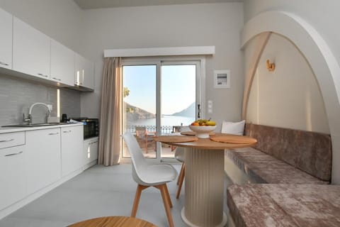 Seating area, Dining area, Lake view