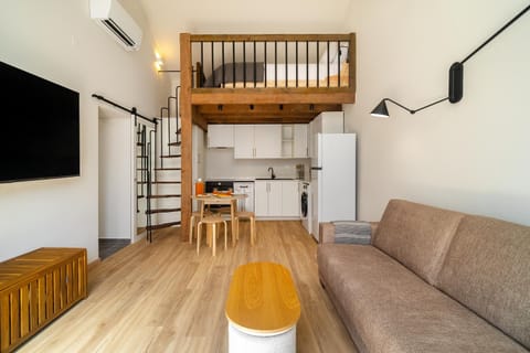 TV and multimedia, Kitchen or kitchenette, Living room, Dining area