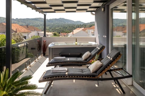 Balcony/Terrace, sunbed