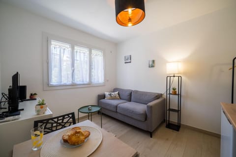 TV and multimedia, Living room, Dining area