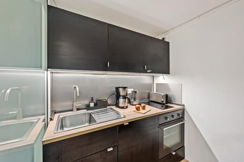 Kitchen or kitchenette, pet friendly, stove, toaster
