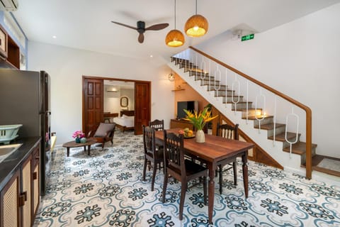 Kitchen or kitchenette, Living room, Seating area