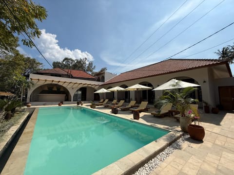 Swimming pool