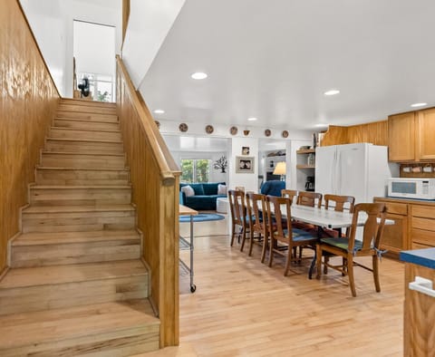 Cottage with Private Lake Access! Short distance to town House in Michigan