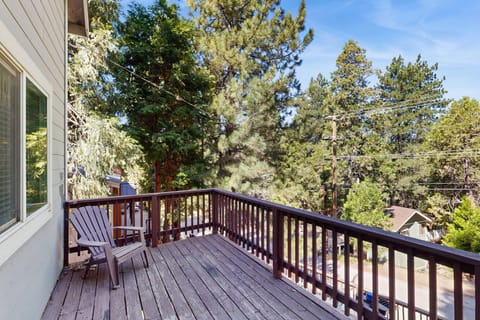 3BR Cabin with Grill and Fireplace - Near Hiking Cabin in Running Springs