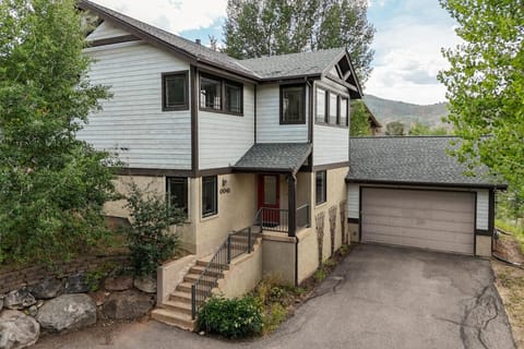 Colorado Mountain Getaway - 5BR 3BA, Hot Tub,Views House in Edwards