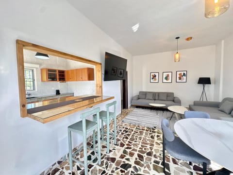 TV and multimedia, Living room, Dining area