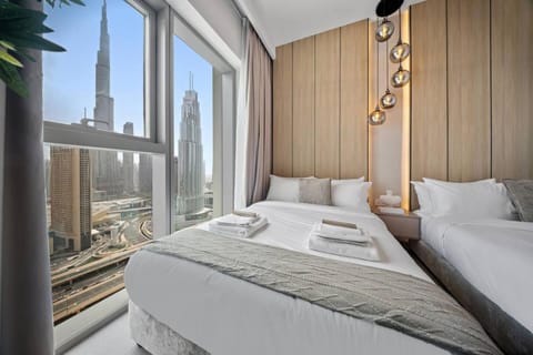 Bed, Photo of the whole room, Bedroom, City view, towels