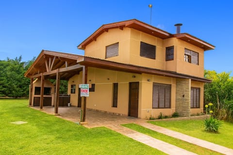 Property building, Spring, Day, Natural landscape, Garden, Garden view