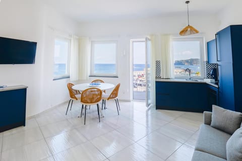 TV and multimedia, Kitchen or kitchenette, Living room, Dining area