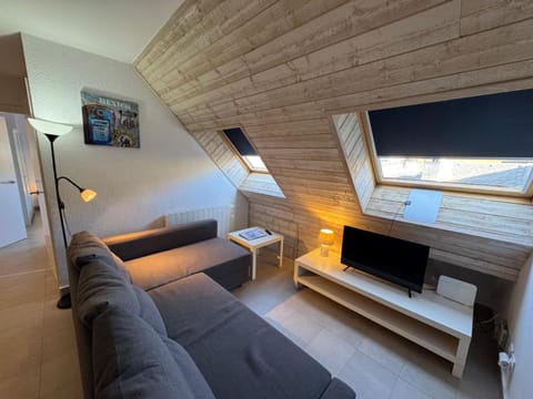 TV and multimedia, Photo of the whole room, Seating area