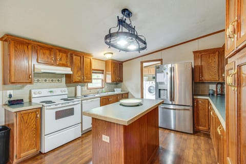 Large Private Yard Home 16 Mi to Fall Creek Falls House in Tennessee