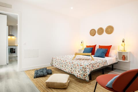 Bed, Living room, Photo of the whole room, Bedroom, towels