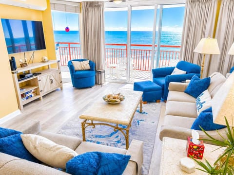 TV and multimedia, View (from property/room), Living room, Seating area, Sea view