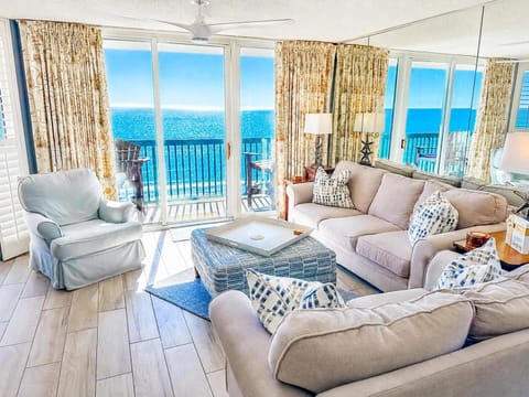 Day, View (from property/room), Living room, Seating area