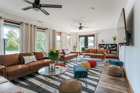 Communal lounge/ TV room, TV and multimedia, Living room, Seating area