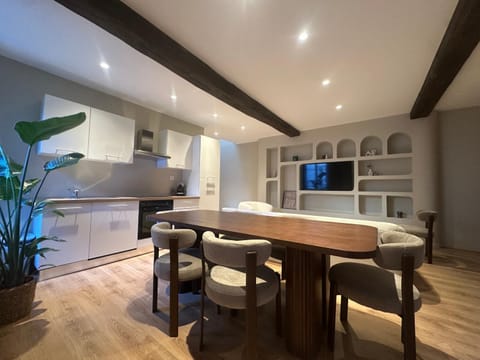 Living room, Dining area