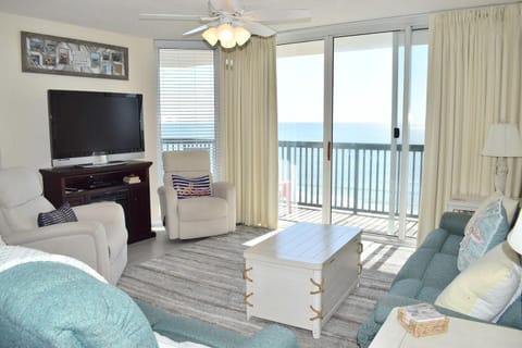 Communal lounge/ TV room, TV and multimedia, View (from property/room), Living room, Seating area