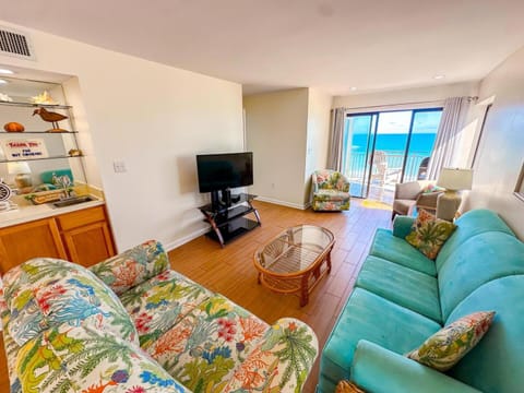 Communal lounge/ TV room, TV and multimedia, Living room, Photo of the whole room, Seating area