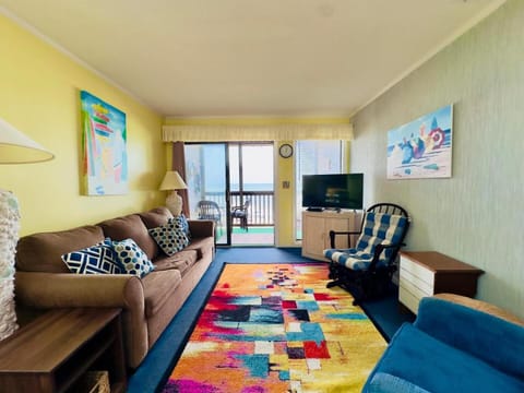 Communal lounge/ TV room, TV and multimedia, Living room, Photo of the whole room, Seating area