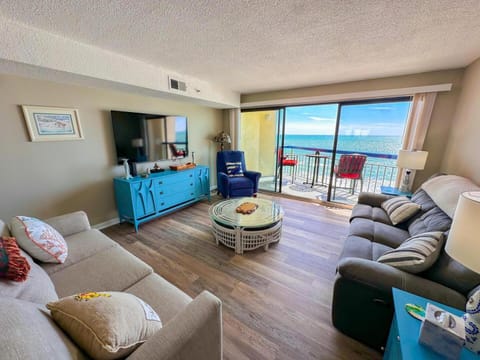 TV and multimedia, Living room, Seating area, Beach, Sea view