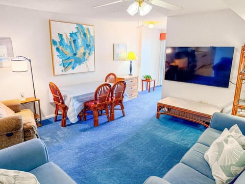 Communal lounge/ TV room, TV and multimedia, Living room, Photo of the whole room, Seating area