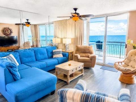View (from property/room), Balcony/Terrace, Living room, Seating area