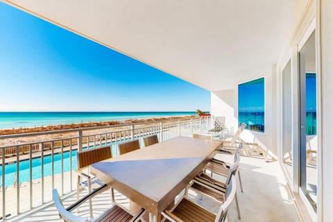 Blu 205 - Oceanfront True Luxury & 2 SETS Free Beach Service Apartment in Okaloosa Island