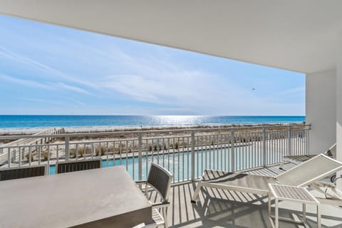 Blu 205 - Oceanfront True Luxury & 2 SETS Free Beach Service Apartment in Okaloosa Island