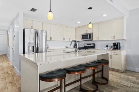 Blu 205 - Oceanfront True Luxury & 2 SETS Free Beach Service Apartment in Okaloosa Island