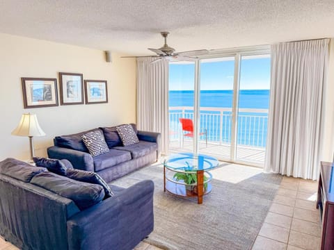 View (from property/room), Balcony/Terrace, Living room, Seating area, Sea view