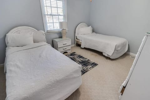 NEW Private 2BR Large Kitchen Close to Ocean House in Atlantic Beach