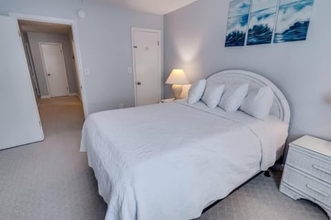 NEW Private 2BR Large Kitchen Close to Ocean House in Atlantic Beach