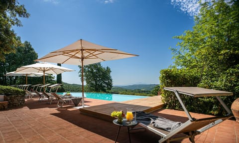Natural landscape, View (from property/room), Balcony/Terrace, Pool view, Swimming pool, Swimming pool, sunbed