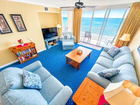 Communal lounge/ TV room, TV and multimedia, Living room, Seating area