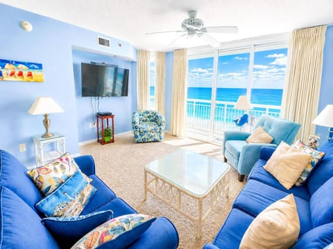 Communal lounge/ TV room, TV and multimedia, Living room, Seating area