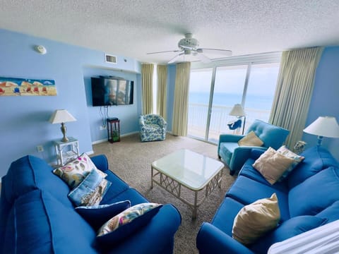 Communal lounge/ TV room, TV and multimedia, Living room, Seating area