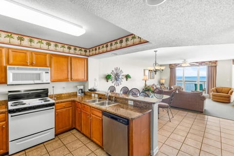 Kitchen or kitchenette, Living room, Seating area, Dining area, dishwasher, oven, stove, toaster