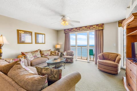 Communal lounge/ TV room, TV and multimedia, Living room, Seating area, Sea view