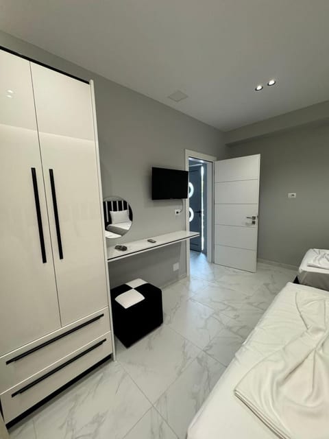 Vila England Bed and Breakfast in Sarandë