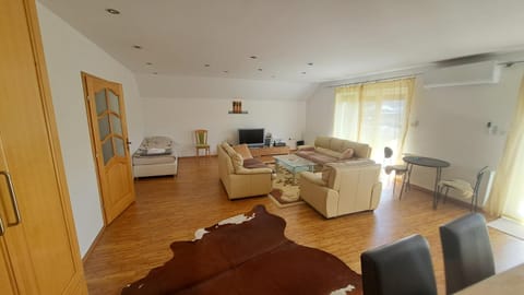 Property building, TV and multimedia, Living room