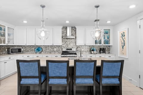 Blu 300 - Stunning with Gulf Views - Free Beach Service Apartment in Okaloosa Island