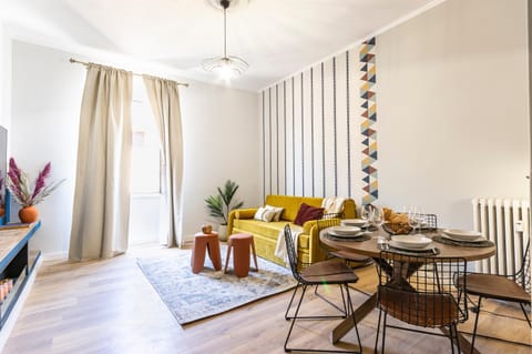 Living room, Seating area, Dining area