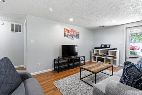 Cozy & Quiet Home Away from Home - 3 Beds 2 Baths - Fully Fenced Yard House in Broad Ripple