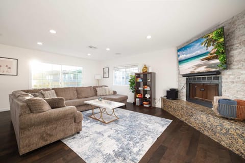 Ocean Views 2 Kitchen Living area Villa House in Pacific Beach