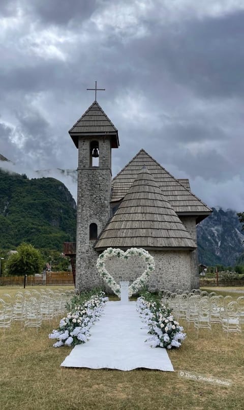 Thethi Mountain guesthouse Bed and Breakfast in Montenegro