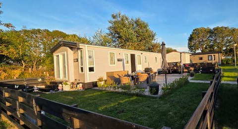 Property building, Garden, Seating area, Garden view