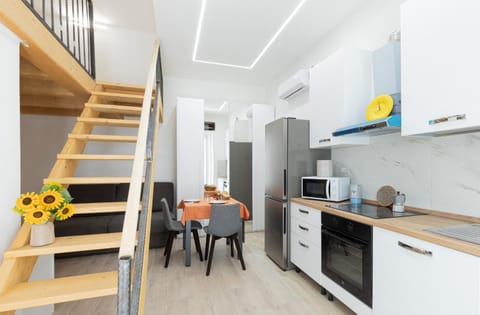 Kitchen or kitchenette, Dining area, dishwasher, oven, stove