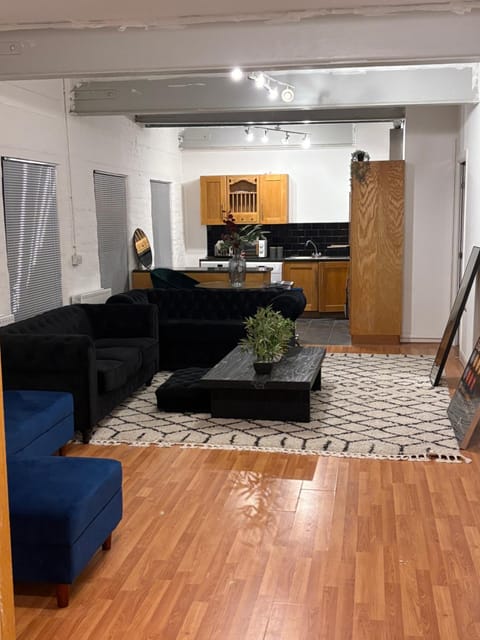 3 Bed Luxury Contractors Apartment, Free Parking, City Centre, Fast WiFi by Opulent Stays Apartment in Derby