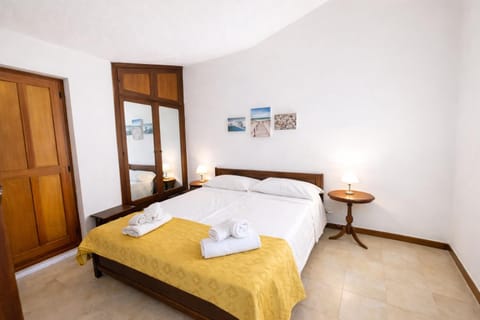 Bed, Photo of the whole room, Bedroom, towels, wardrobe